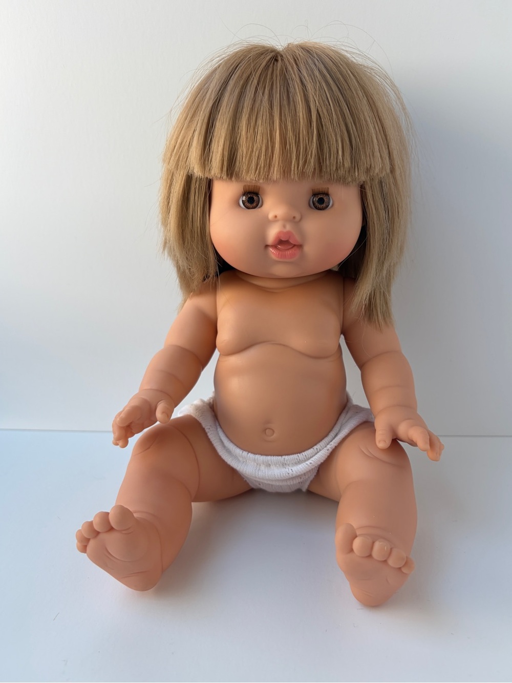 Minikane Zoe Blonde Hair Brown Eyes Anatomically Correct 13” Doll